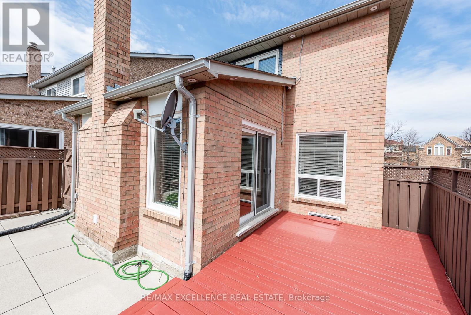 71 Rocky Mountain Crescent, Brampton, Ontario  L6R 1E7 - Photo 39 - W13081998