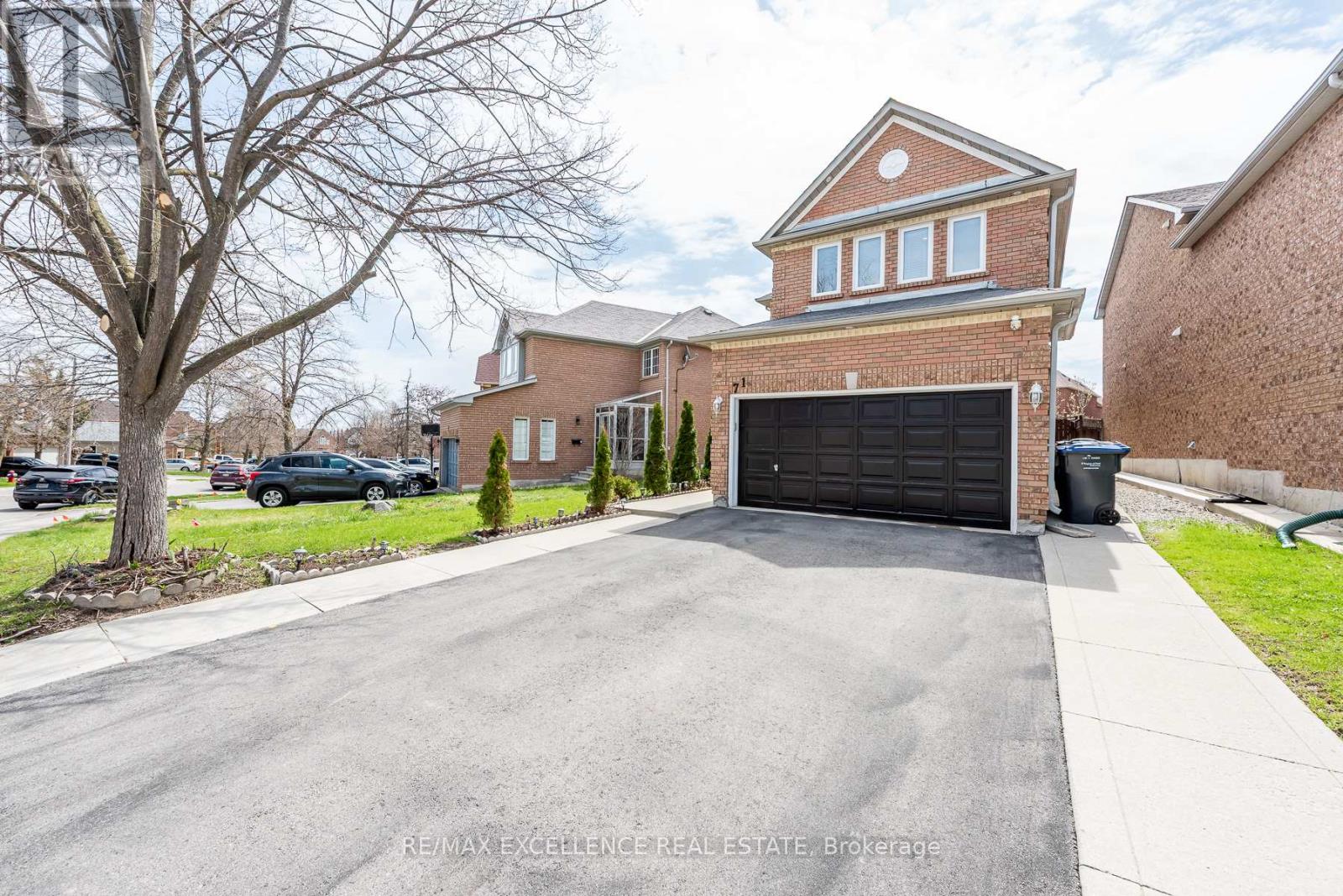 71 Rocky Mountain Crescent, Brampton, Ontario  L6R 1E7 - Photo 4 - W13081998