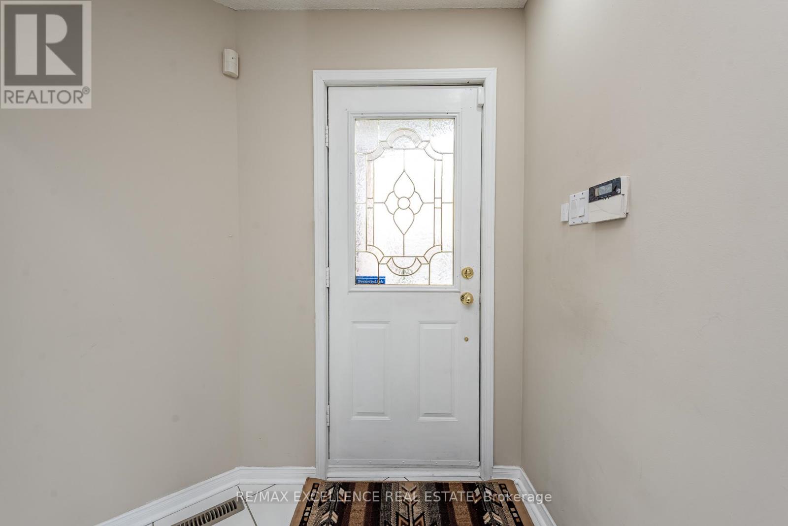71 Rocky Mountain Crescent, Brampton, Ontario  L6R 1E7 - Photo 5 - W13081998