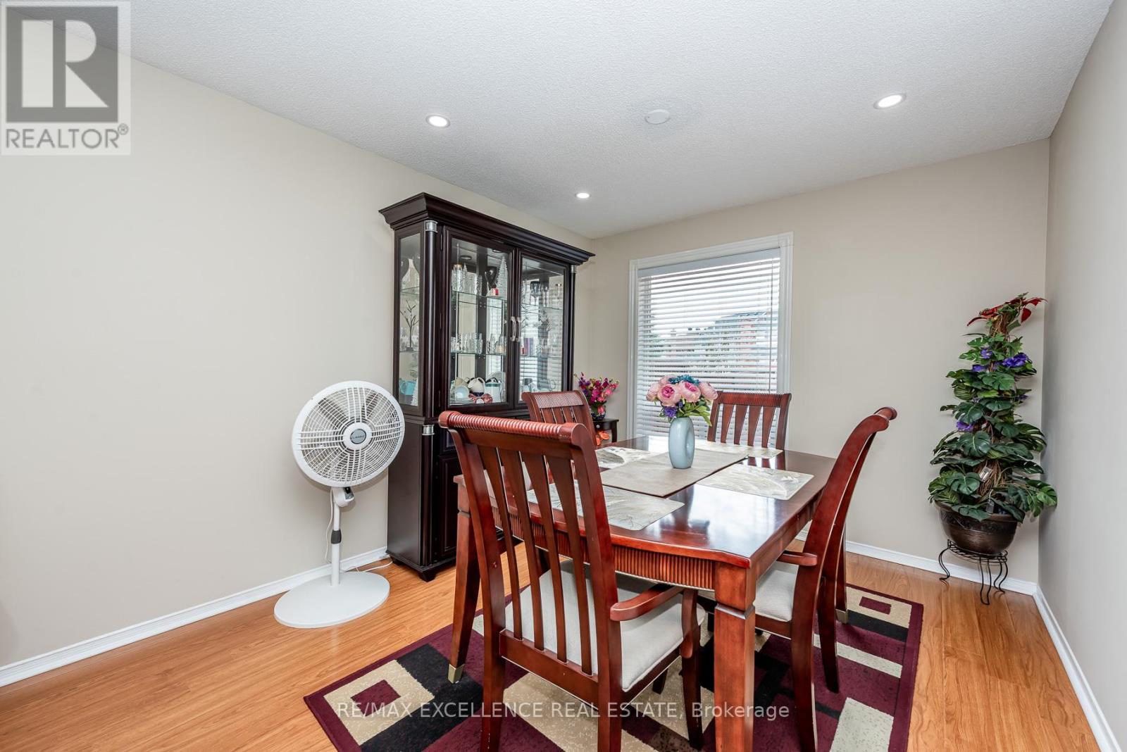 71 Rocky Mountain Crescent, Brampton, Ontario  L6R 1E7 - Photo 9 - W13081998