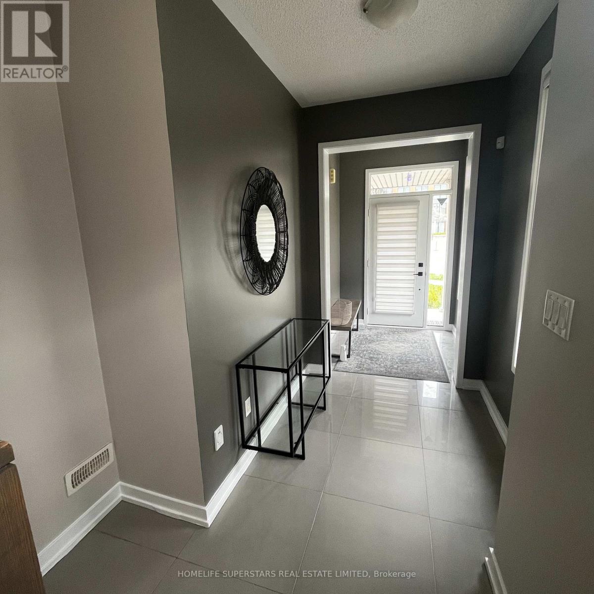 169 Sabina Drive, Oakville, Ontario  L6H 0L4 - Photo 3 - W13082020