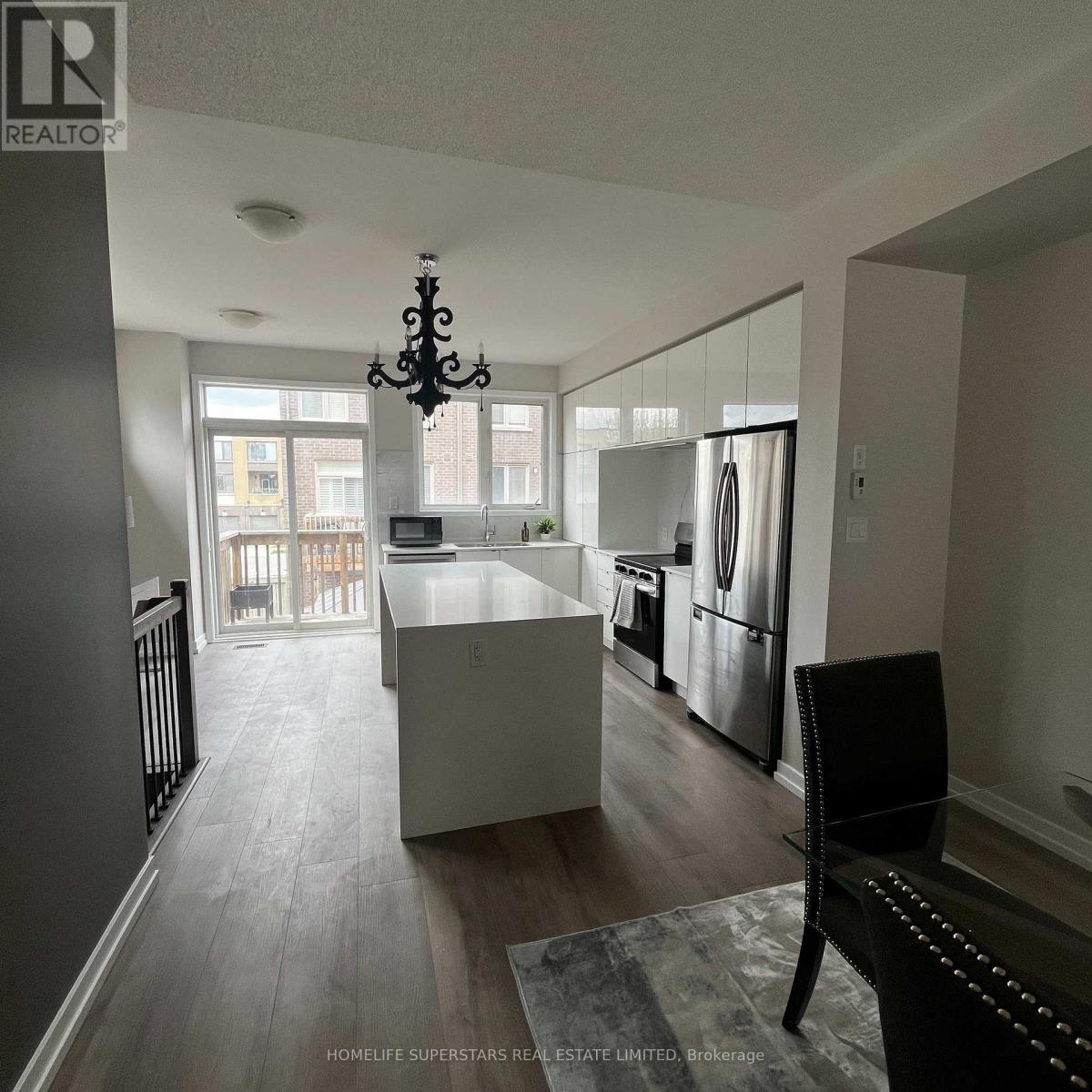 169 Sabina Drive, Oakville, Ontario  L6H 0L4 - Photo 4 - W13082020