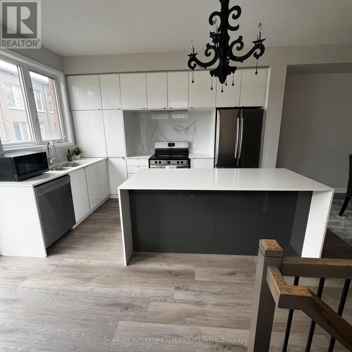 169 Sabina Drive, Oakville, Ontario  L6H 0L4 - Photo 5 - W13082020