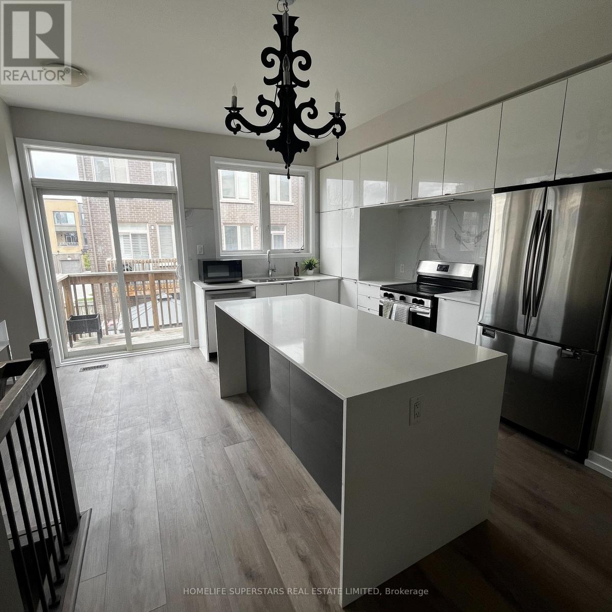 169 Sabina Drive, Oakville, Ontario  L6H 0L4 - Photo 6 - W13082020