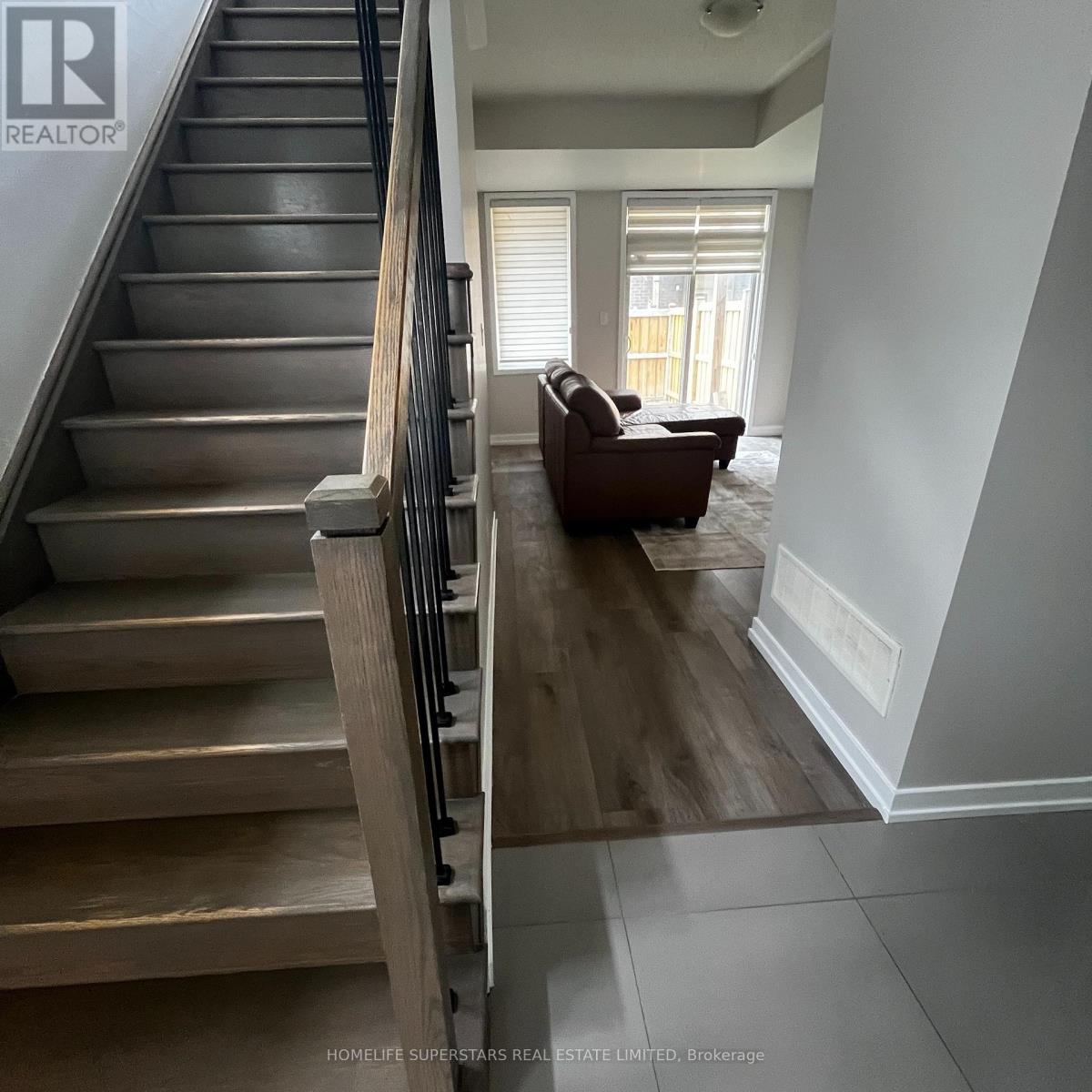 169 Sabina Drive, Oakville, Ontario  L6H 0L4 - Photo 9 - W13082020