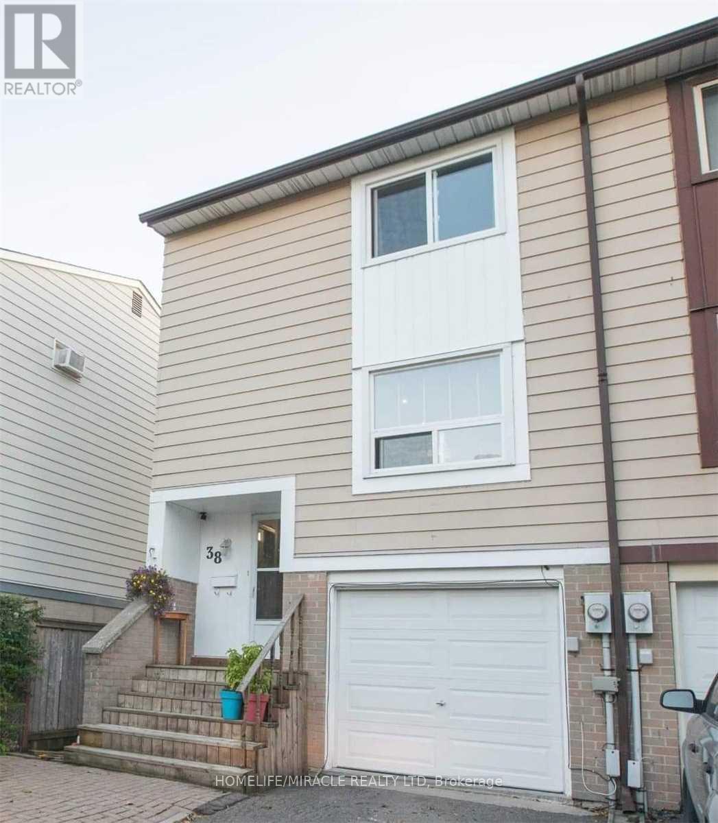38 HOSKINS SQUARE, Brampton, Ontario