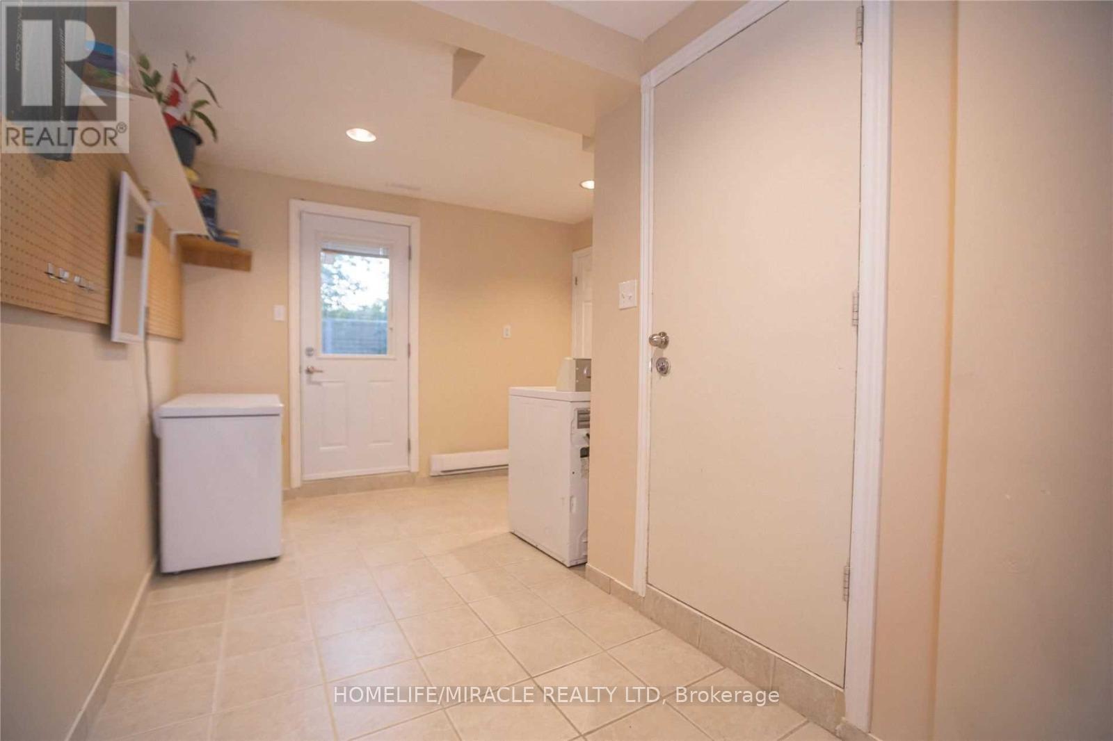 38 Hoskins Square, Brampton, Ontario  L6S 2N6 - Photo 10 - W13082026