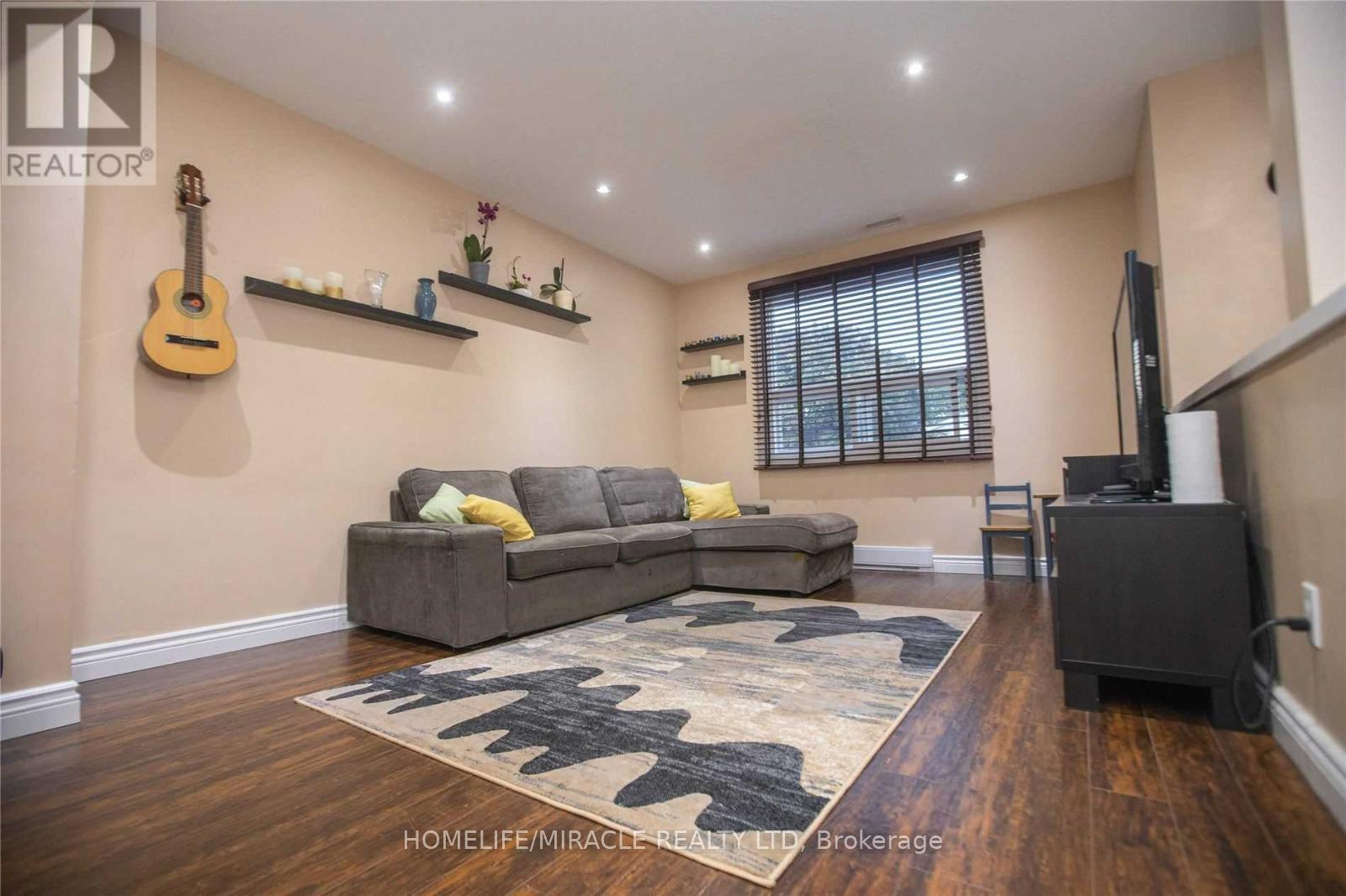 38 Hoskins Square, Brampton, Ontario  L6S 2N6 - Photo 2 - W13082026