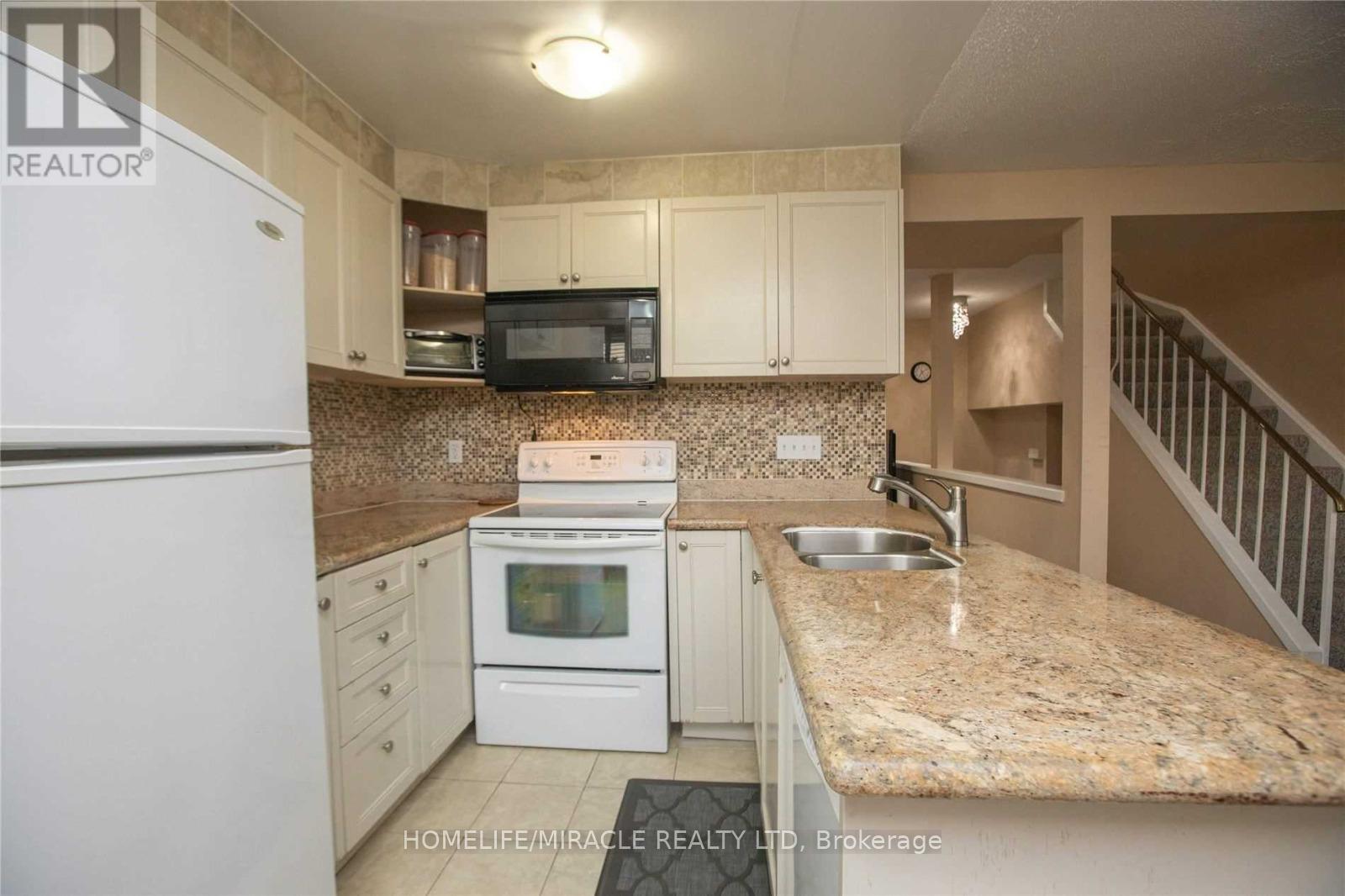 38 Hoskins Square, Brampton, Ontario  L6S 2N6 - Photo 5 - W13082026