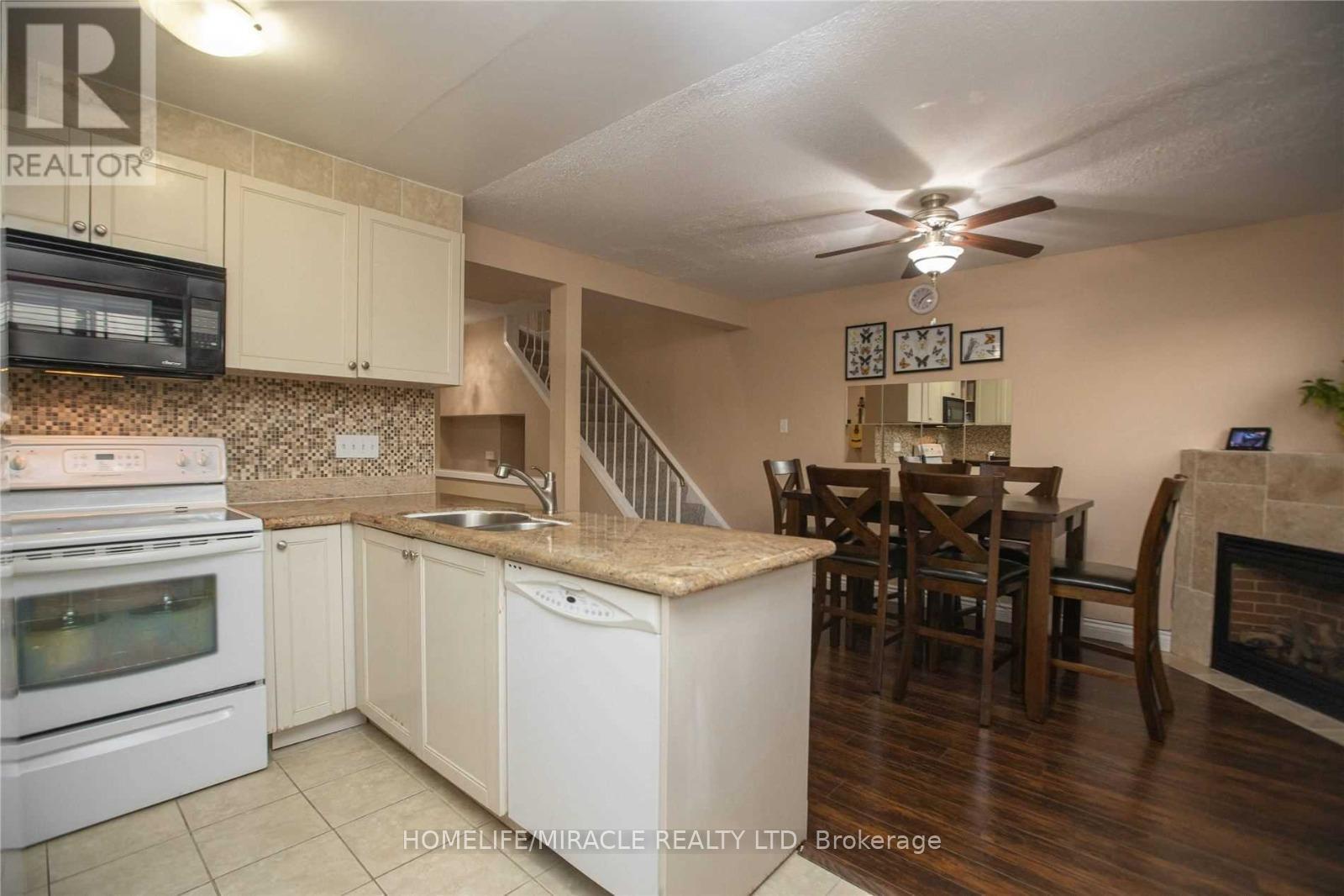 38 Hoskins Square, Brampton, Ontario  L6S 2N6 - Photo 6 - W13082026