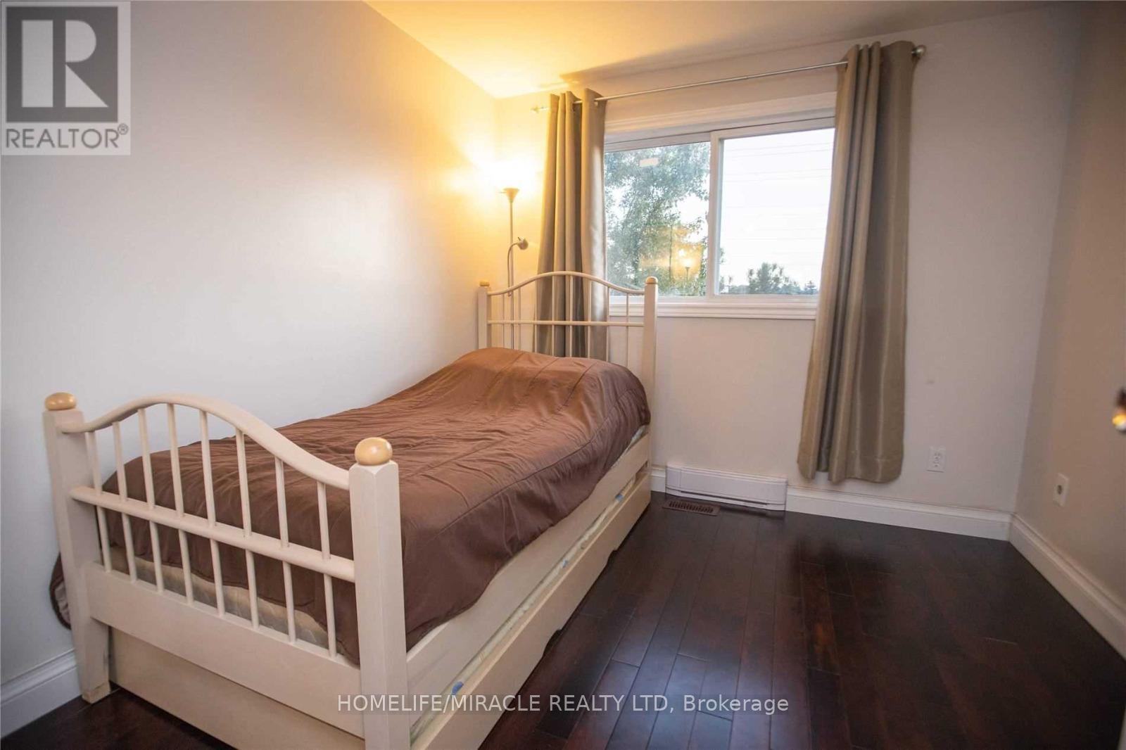 38 Hoskins Square, Brampton, Ontario  L6S 2N6 - Photo 7 - W13082026