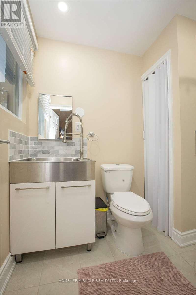 38 Hoskins Square, Brampton, Ontario  L6S 2N6 - Photo 9 - W13082026