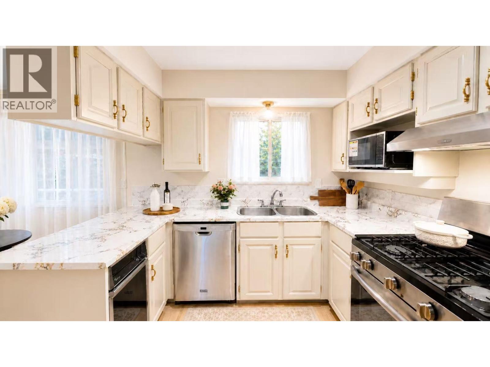 610 Garrow Drive, Port Moody, British Columbia  V3H 1H7 - Photo 5 - R3119283