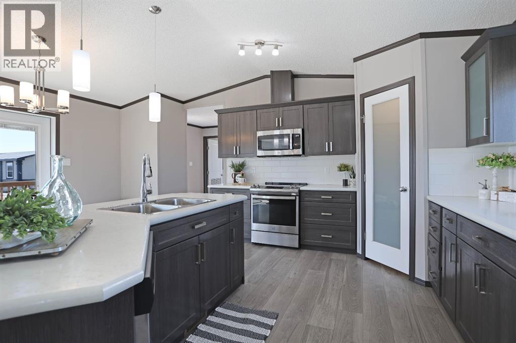 3 Meadowplace Manor E, Brooks, Alberta  T1R 0W9 - Photo 15 - A2307902