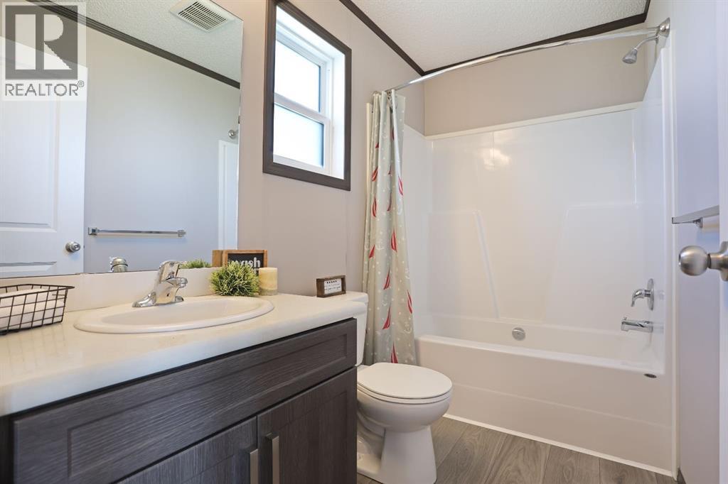 3 Meadowplace Manor E, Brooks, Alberta  T1R 0W9 - Photo 27 - A2307902