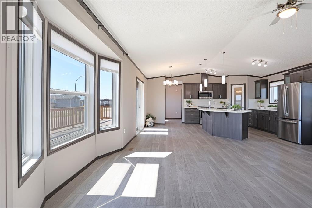 3 Meadowplace Manor E, Brooks, Alberta  T1R 0W9 - Photo 5 - A2307902