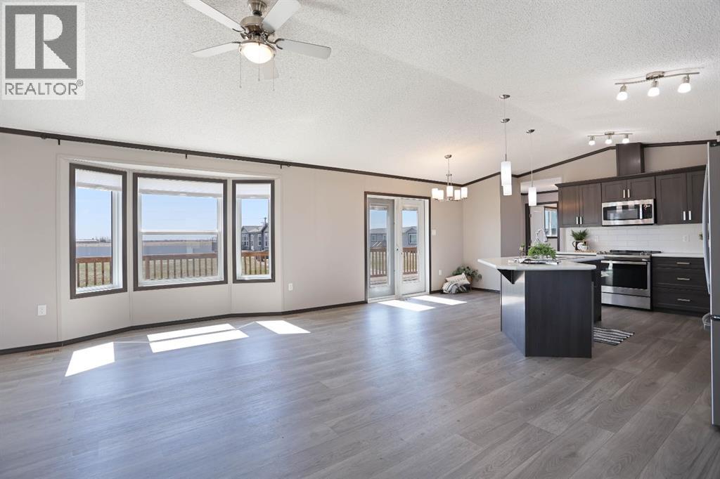 3 Meadowplace Manor E, Brooks, Alberta  T1R 0W9 - Photo 9 - A2307902