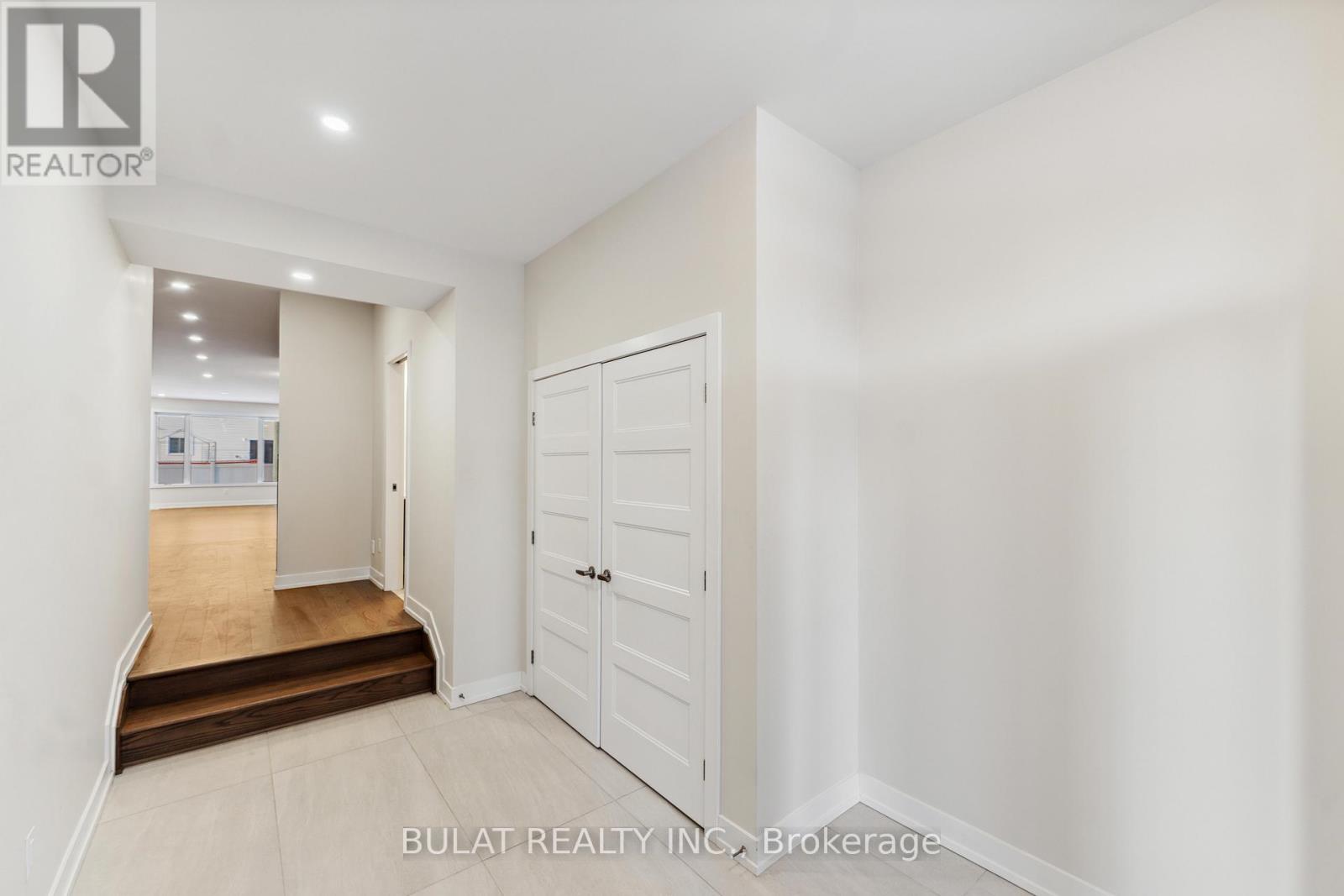 1359 Kitchener Avenue, Ottawa, Ontario  K1V 6W2 - Photo 3 - X13082036