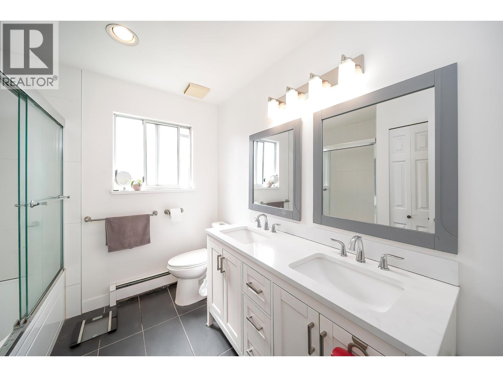 7135 4th Street, Burnaby, British Columbia  V5E 3X7 - Photo 24 - R3119093