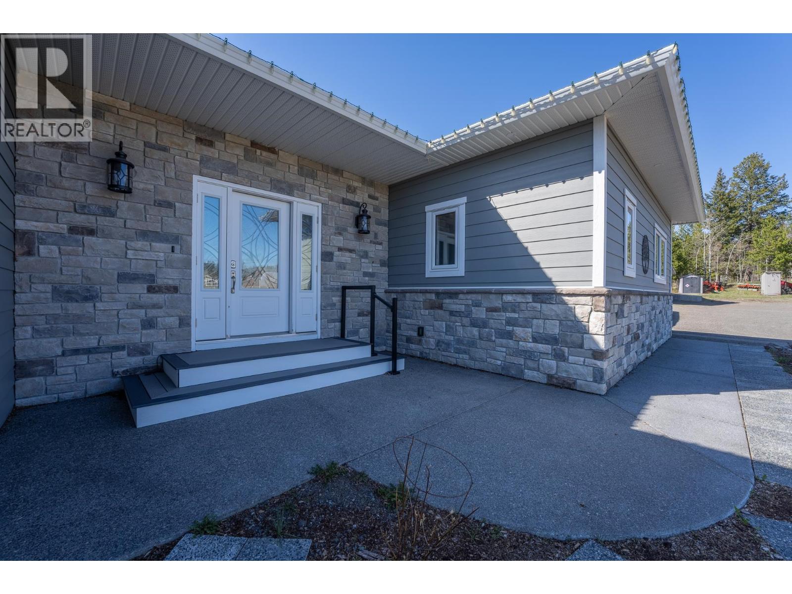 4898 Telqua Drive, 108 Mile Ranch, British Columbia  V0K 2Z0 - Photo 3 - R3118114