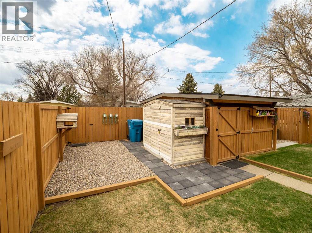 322 19 Street N, Lethbridge, Alberta  T1H 3K2 - Photo 38 - A2306201