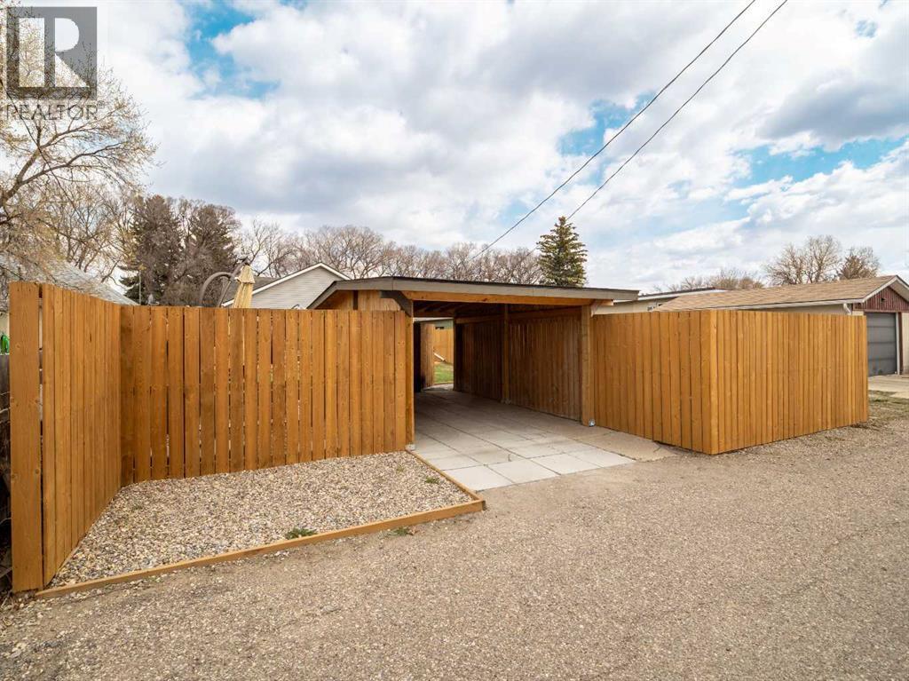 322 19 Street N, Lethbridge, Alberta  T1H 3K2 - Photo 44 - A2306201