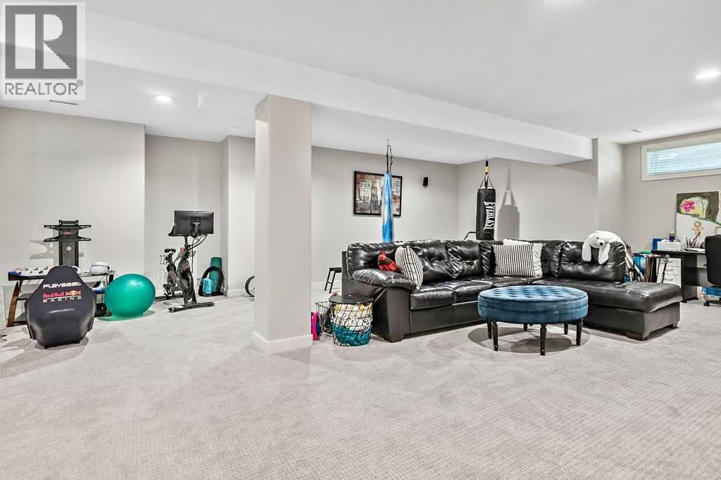 12 Discovery Ridge Court SW, Calgary, Alberta  T3H 4P8 - Photo 30 - A2307499