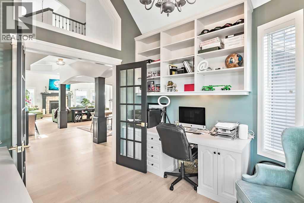 12 Discovery Ridge Court SW, Calgary, Alberta  T3H 4P8 - Photo 4 - A2307499