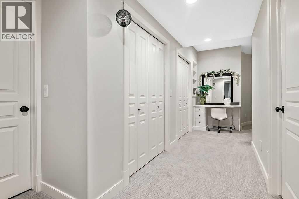 12 Discovery Ridge Court SW, Calgary, Alberta  T3H 4P8 - Photo 33 - A2307499