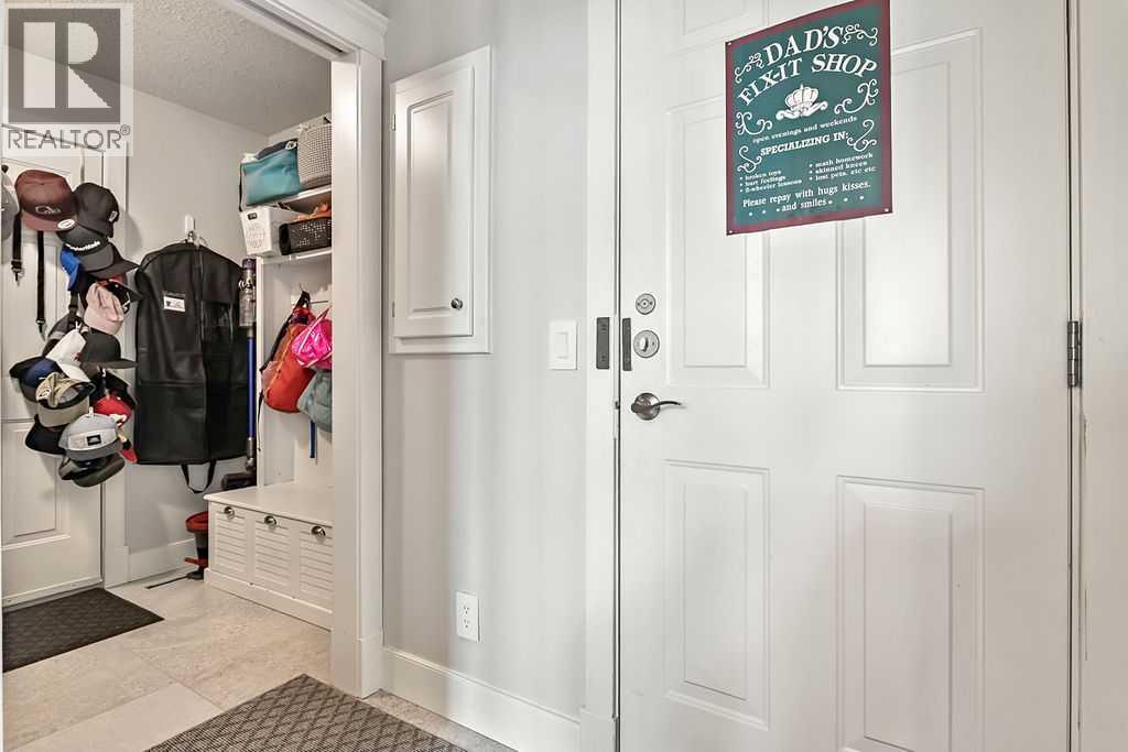 12 Discovery Ridge Court SW, Calgary, Alberta  T3H 4P8 - Photo 18 - A2307499