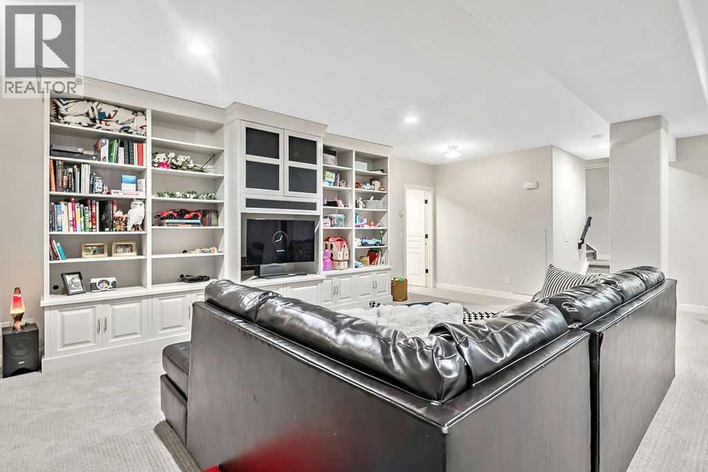 12 Discovery Ridge Court SW, Calgary, Alberta  T3H 4P8 - Photo 32 - A2307499
