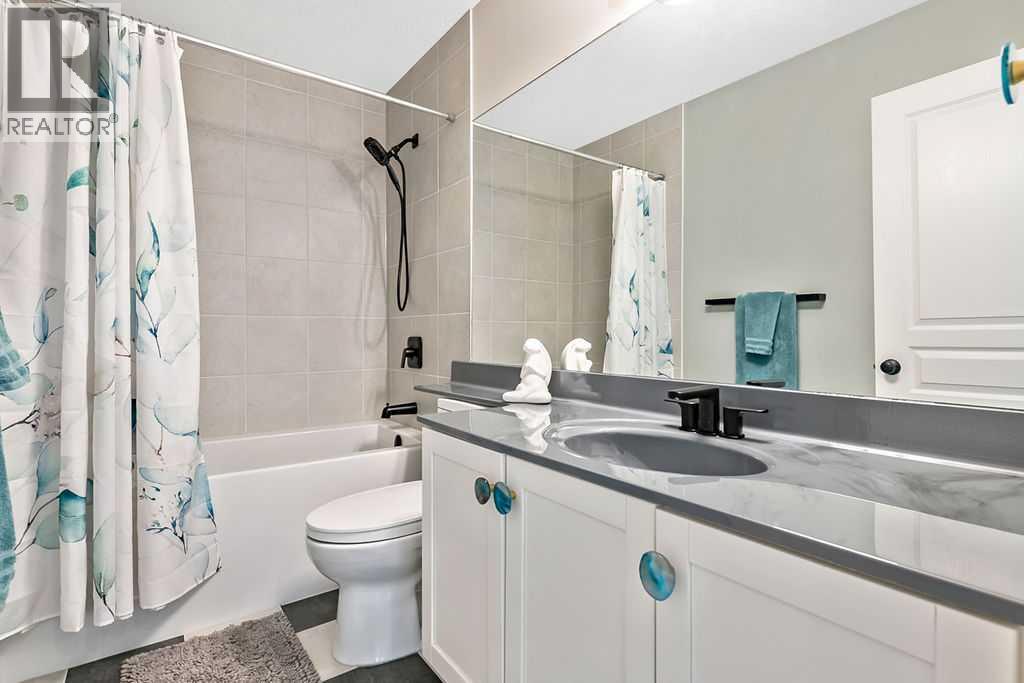 12 Discovery Ridge Court SW, Calgary, Alberta  T3H 4P8 - Photo 29 - A2307499