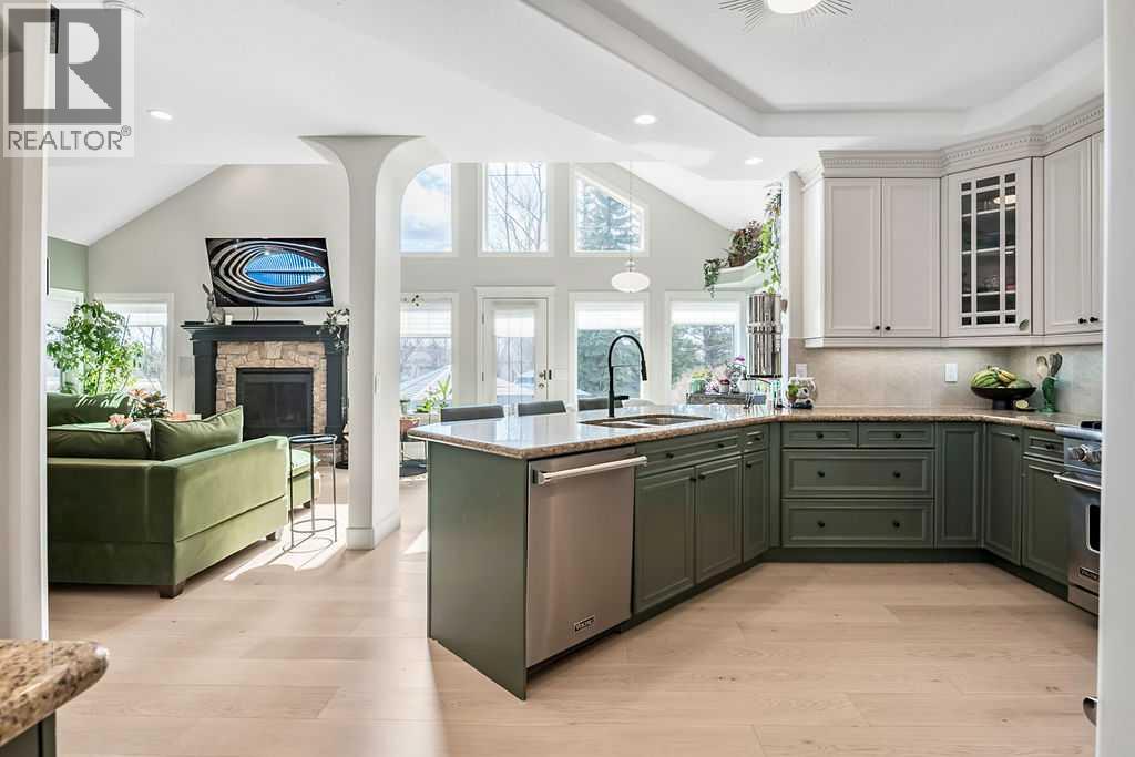 12 Discovery Ridge Court SW, Calgary, Alberta  T3H 4P8 - Photo 15 - A2307499