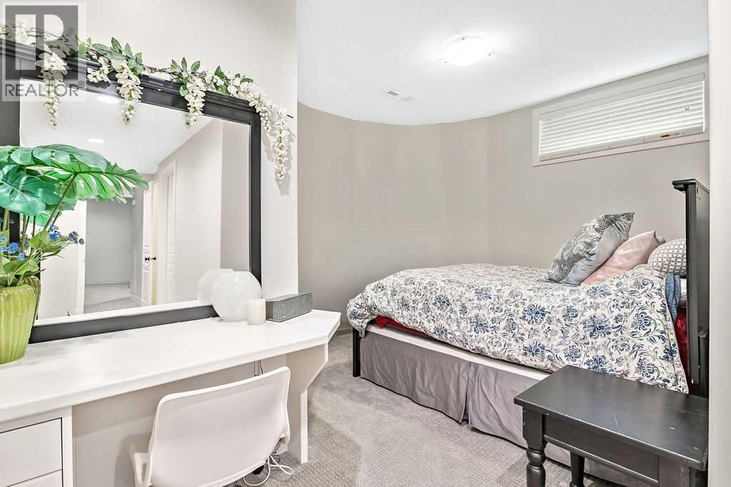 12 Discovery Ridge Court SW, Calgary, Alberta  T3H 4P8 - Photo 34 - A2307499