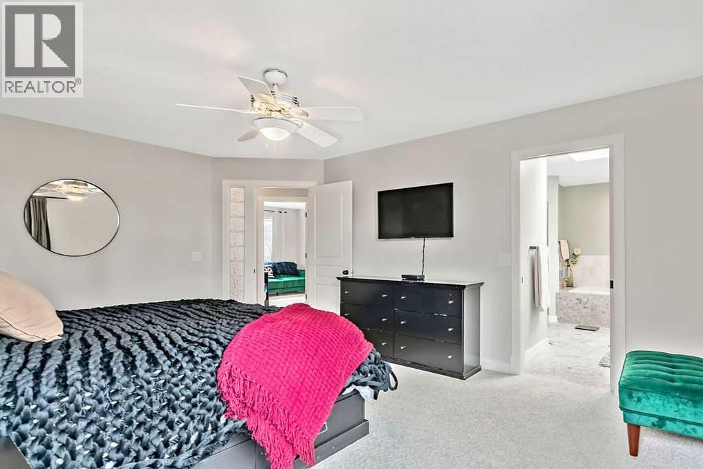 12 Discovery Ridge Court SW, Calgary, Alberta  T3H 4P8 - Photo 23 - A2307499