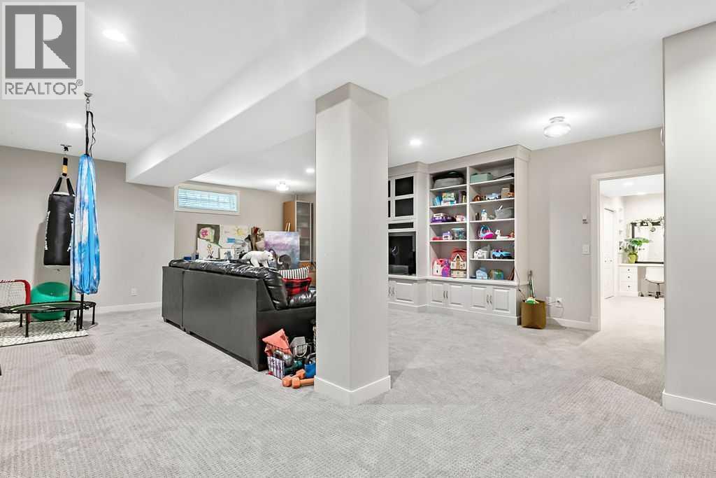 12 Discovery Ridge Court SW, Calgary, Alberta  T3H 4P8 - Photo 31 - A2307499