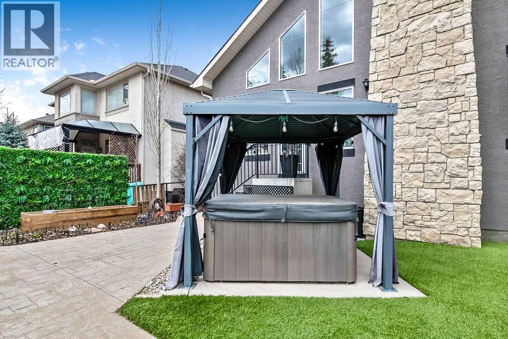 12 Discovery Ridge Court SW, Calgary, Alberta  T3H 4P8 - Photo 44 - A2307499