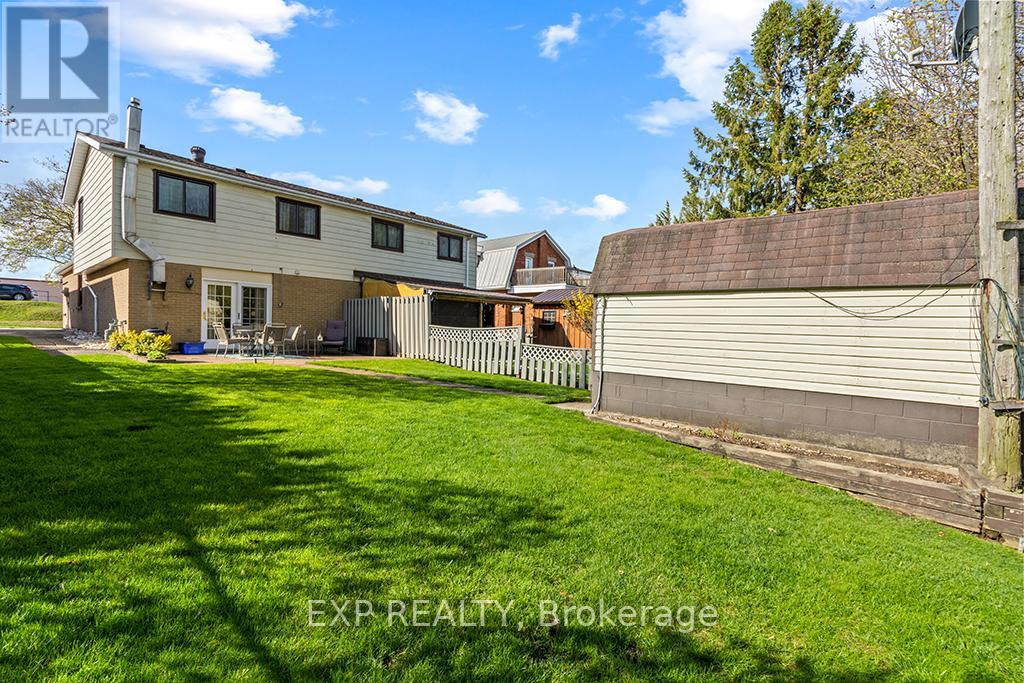 704 11th Street, Hanover, Ontario  N4N 3J4 - Photo 3 - X13081700