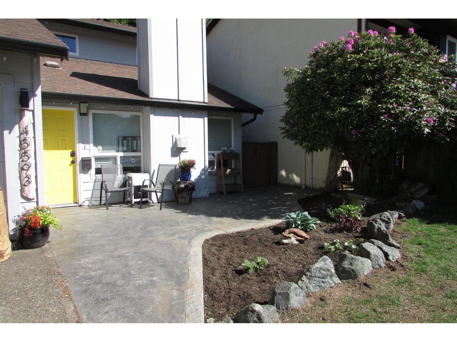 45593 Mcintosh Drive, Chilliwack Proper South, Chilliwack, British Columbia  V2P 6V4 - Photo 2 - R3102609