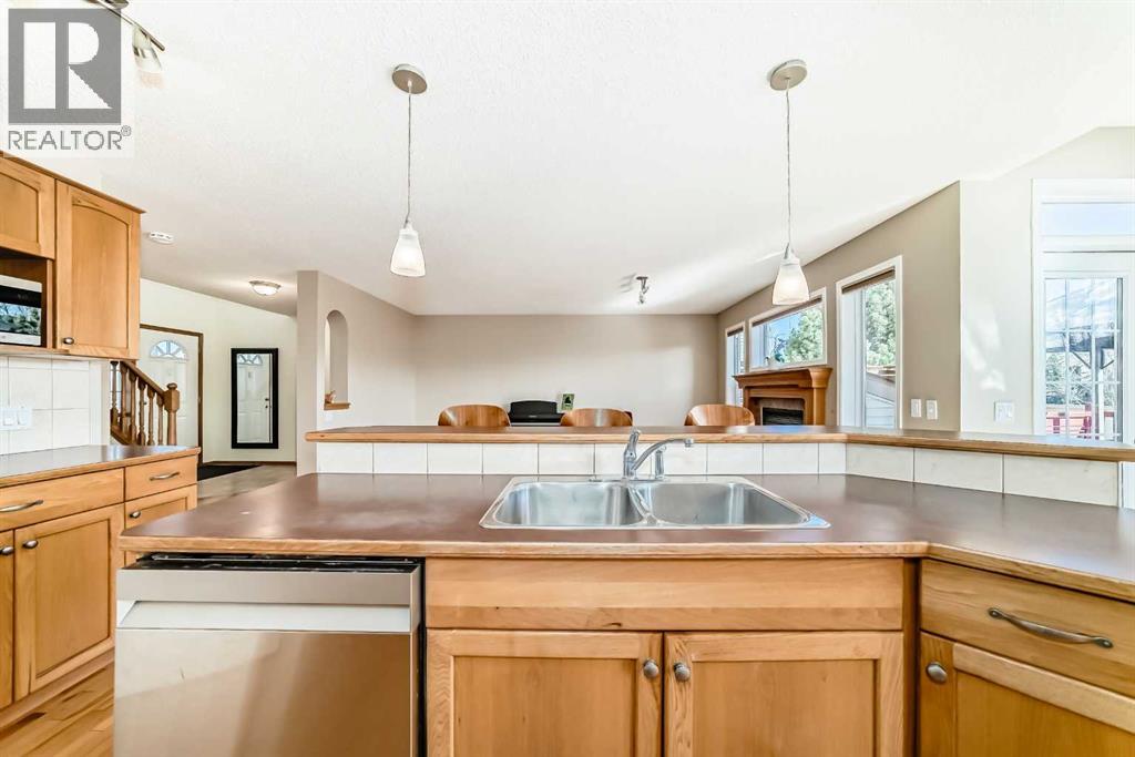 84 Cougarstone Square Sw, Calgary, Alberta  T3H 5J4 - Photo 7 - A2307572