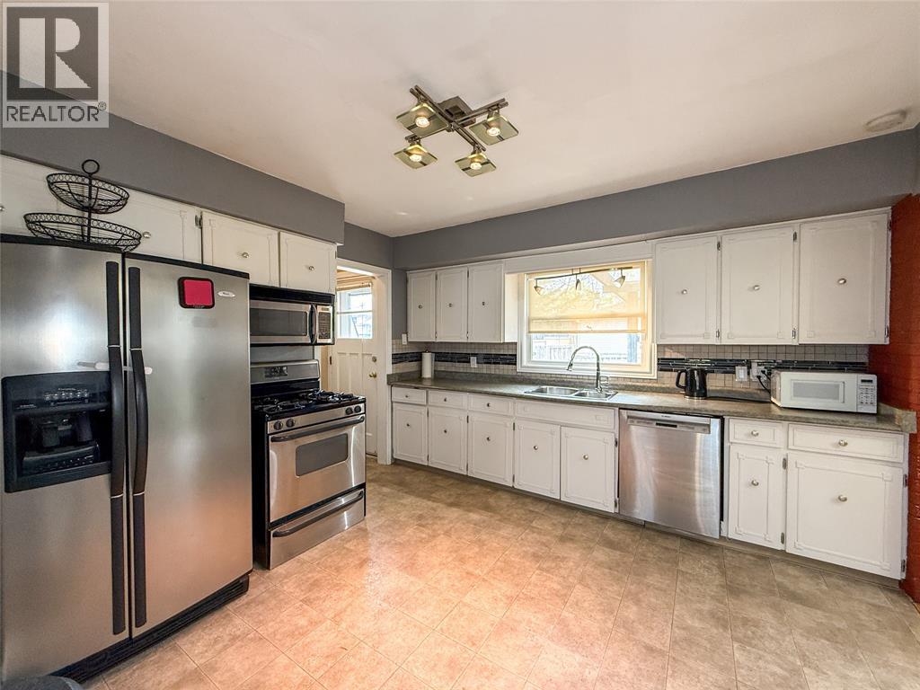 1508 Len Avenue, Sarnia, Ontario  N7S 3N1 - Photo 4 - 26009329