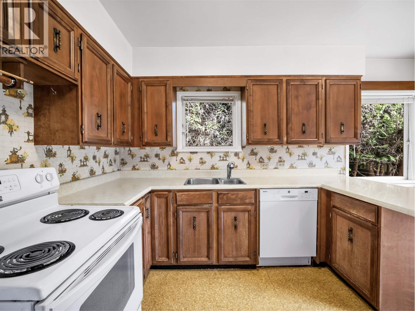 2762 Newmarket Drive, North Vancouver, British Columbia  V7R 2T4 - Photo 13 - R3119325