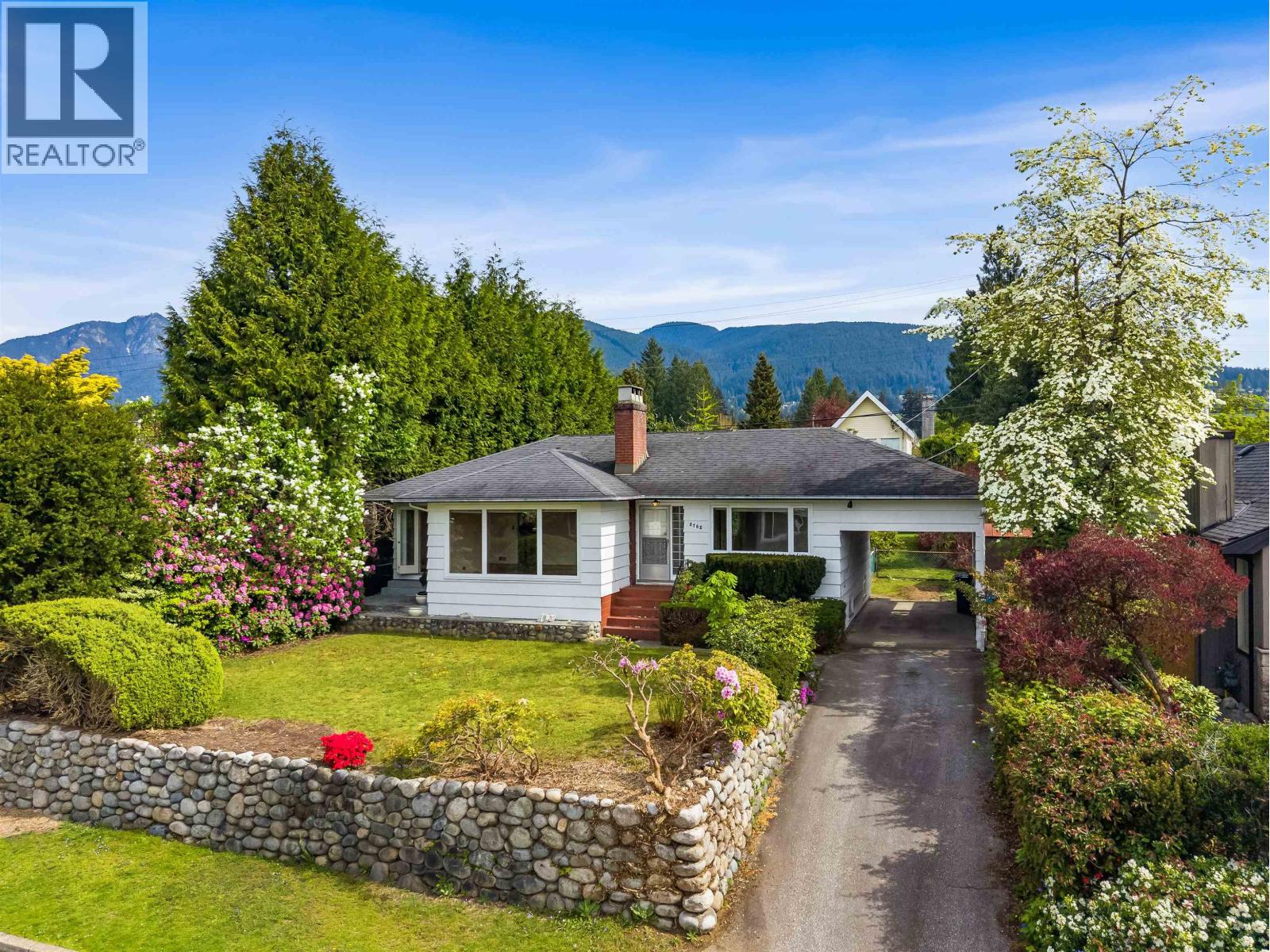 2762 Newmarket Drive, North Vancouver, British Columbia  V7R 2T4 - Photo 3 - R3119325