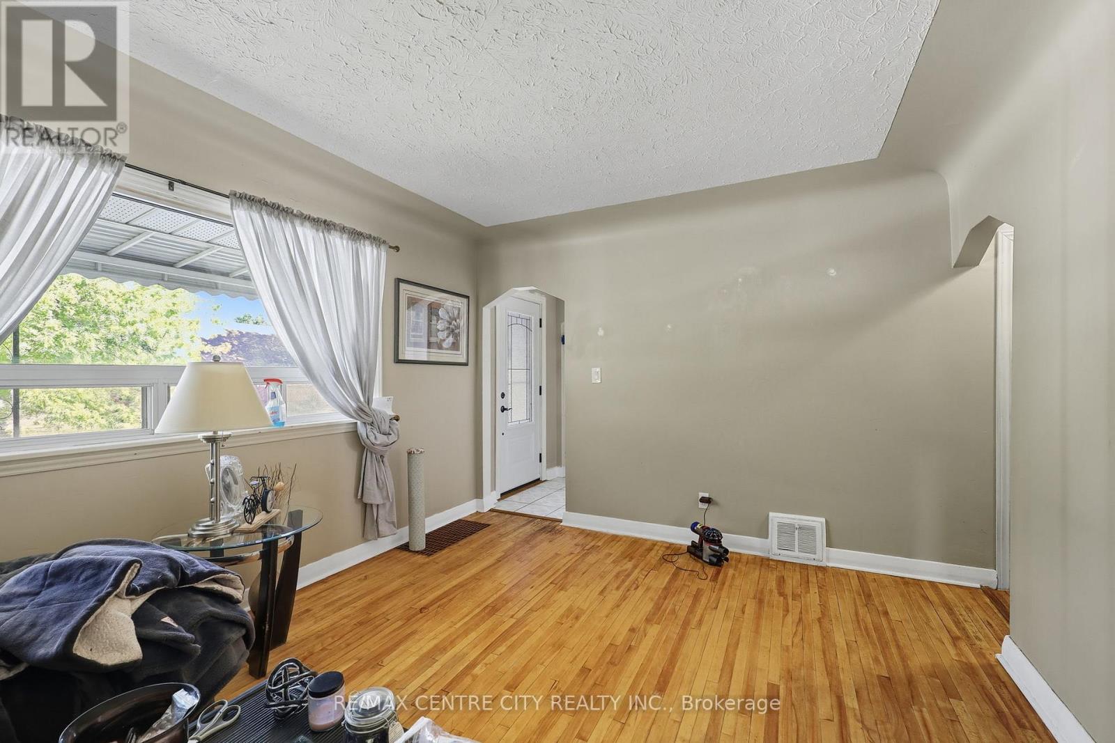 75 Glass Avenue, London East, Ontario  N5W 1Z8 - Photo 6 - X12861032