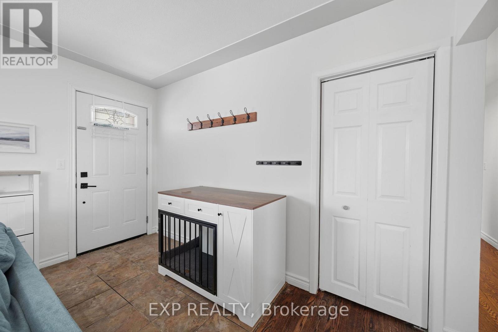 597 Gold Street, Warwick, Ontario  N0M 2S0 - Photo 3 - X12864380