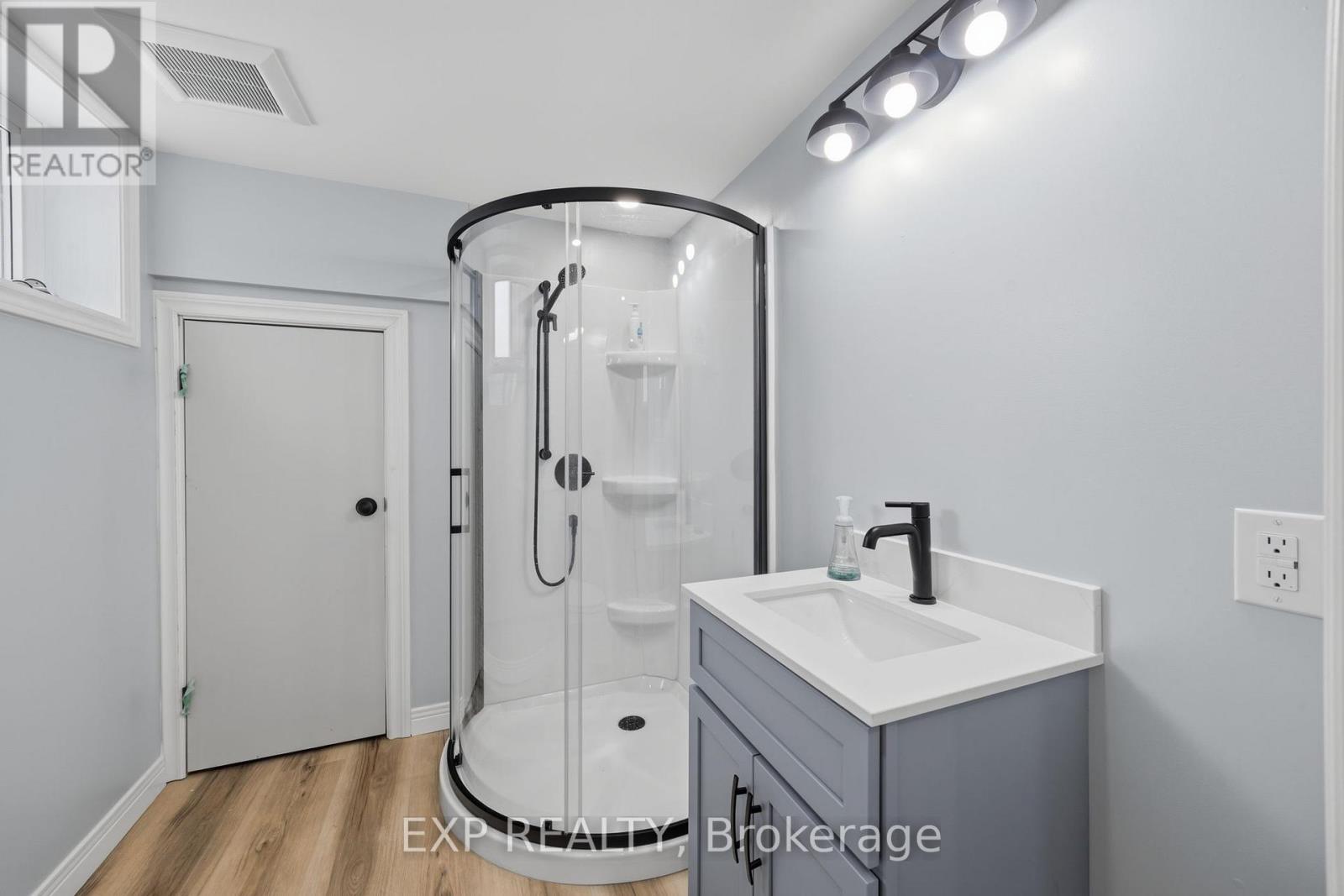 597 Gold Street, Warwick, Ontario  N0M 2S0 - Photo 30 - X12864380