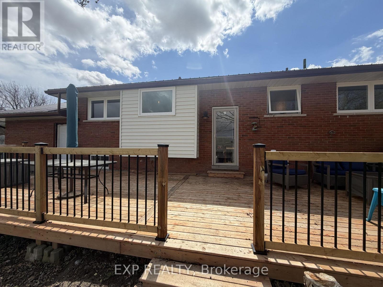 597 Gold Street, Warwick, Ontario  N0M 2S0 - Photo 35 - X12864380