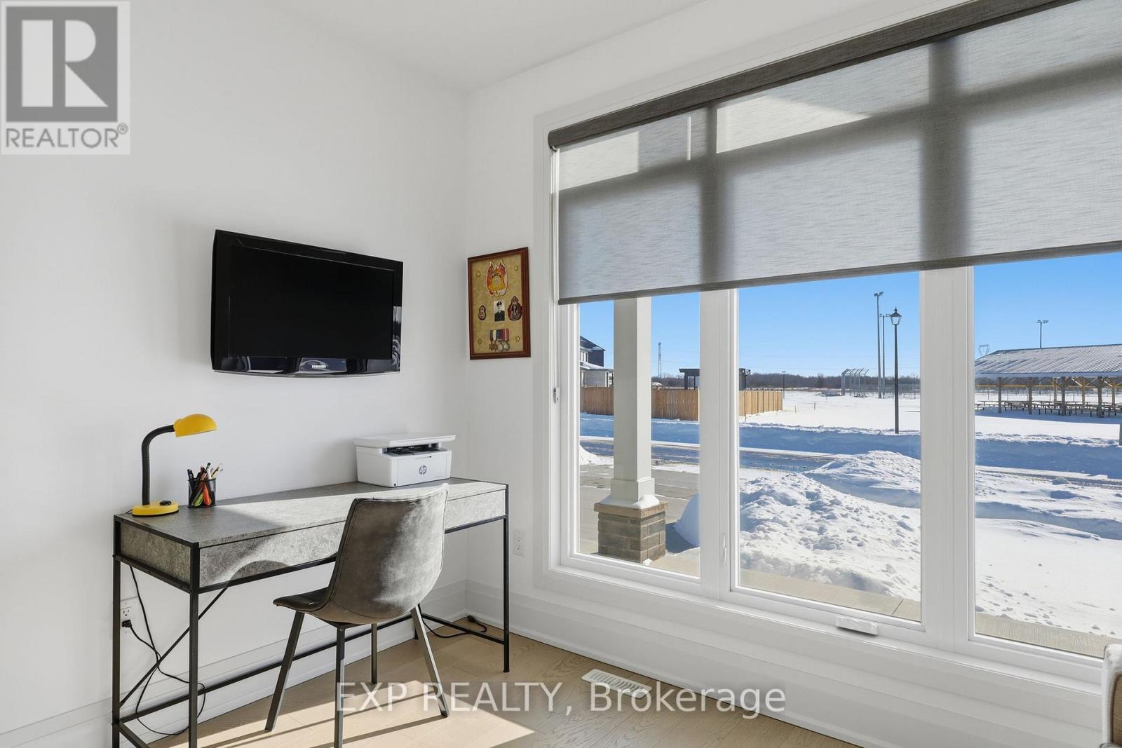 56 Optimist Drive, Southwold, Ontario  N5P 0G4 - Photo 5 - X12875678