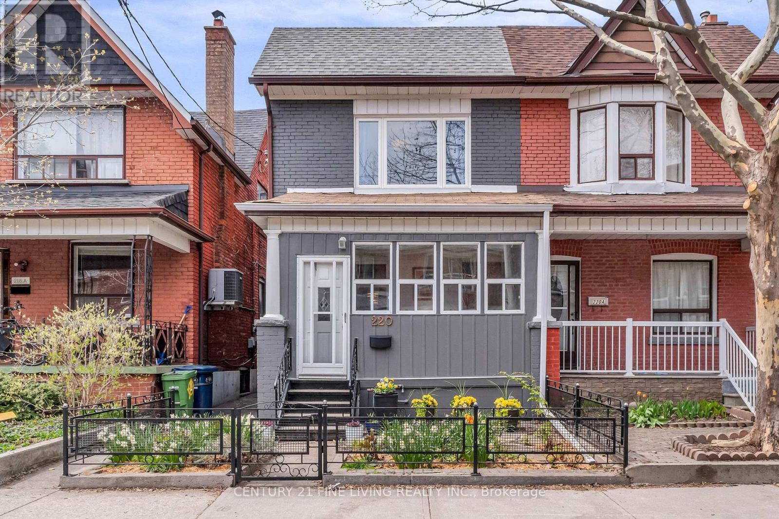 220 St Helen's Avenue, Toronto (Dufferin Grove), Ontario  M6H 4A3 - Photo 2 - C13082088