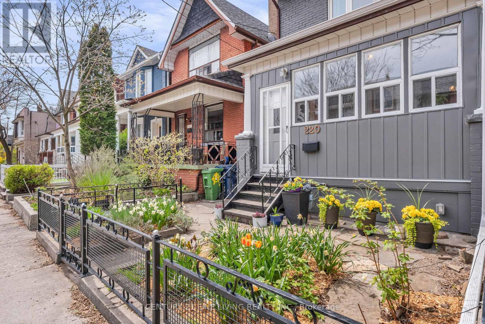 220 St Helen's Avenue, Toronto (Dufferin Grove), Ontario  M6H 4A3 - Photo 5 - C13082088